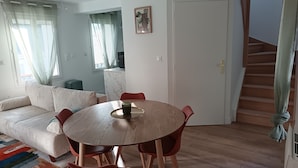 Dining - Renovated duplex - Harbour view (Saint-Valery-en-Caux)