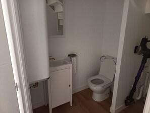 Shower, hair dryer, towels - Renovated duplex - Harbour view (Saint-Valery-en-Caux)
