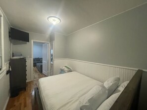 1 bedroom, iron/ironing board, WiFi, bed sheets - Cozy 1-bedroom apartment in awesome New York with AC, WiFi (New York)