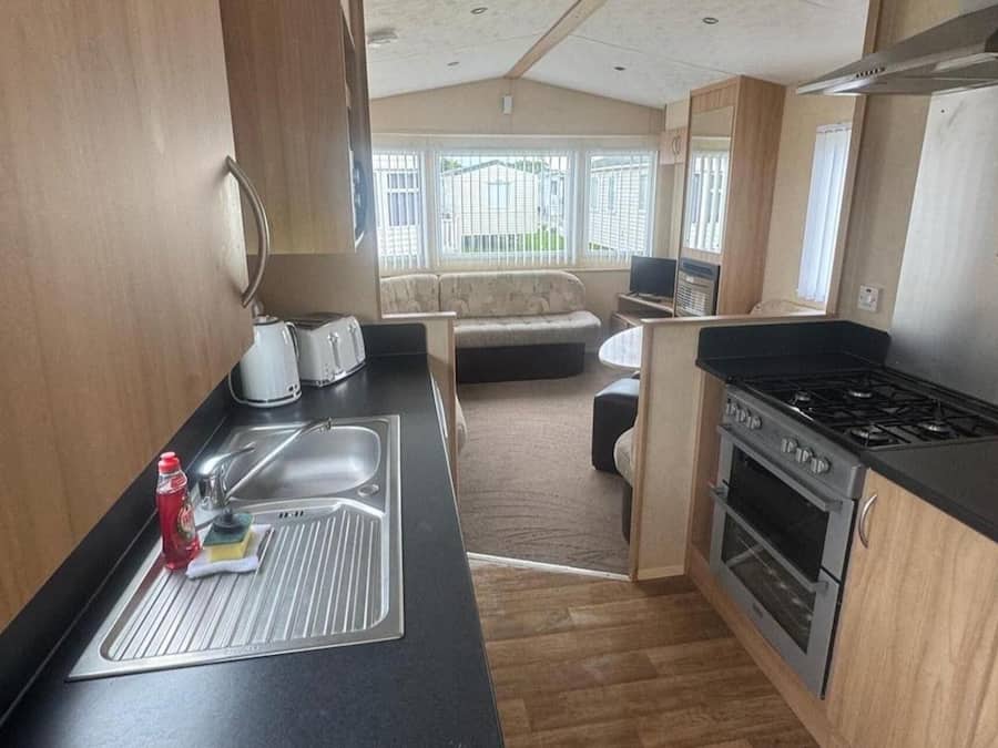Fridge, oven, stovetop, electric kettle
