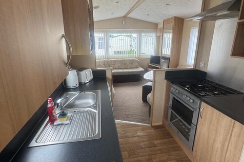 3 Bed Caravan - Sleeps 8 - Pets - Parking