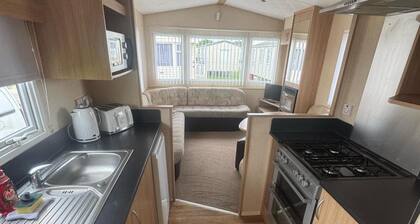 3 Bed Caravan - Sleeps 8 - Pets - Parking