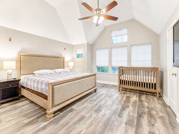 4 bedrooms, desk, iron/ironing board, free WiFi