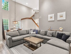 Smart TV, fireplace, books, offices - Pool & Spa – The Woodlands Gem (The Woodlands)