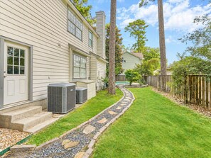 Exterior - Pool & Spa – The Woodlands Gem (The Woodlands)