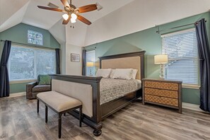 4 Schlafzimmer, Schreibtisch, Bügeleisen/Bügelbrett, kostenloses WLAN