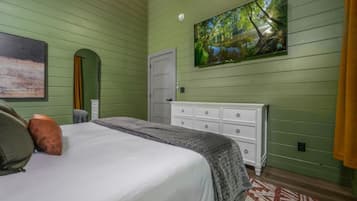 7 bedrooms, iron/ironing board, free WiFi, bed sheets
