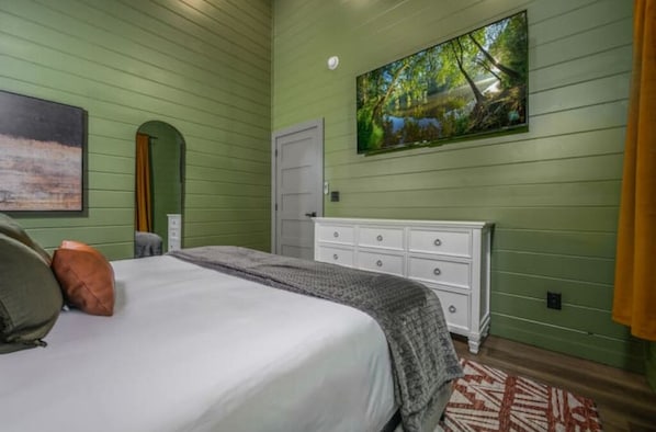 7 bedrooms, iron/ironing board, free WiFi, bed sheets