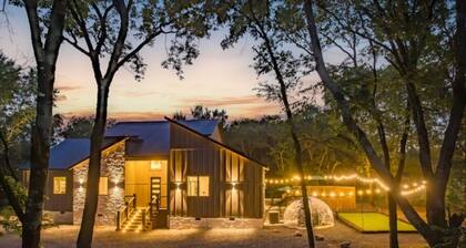 Blissful Pines Pool & Play Resort -Sleeps 22