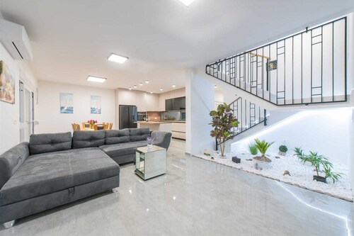 Villa Mima II:Holiday oasis with hydromassage pool