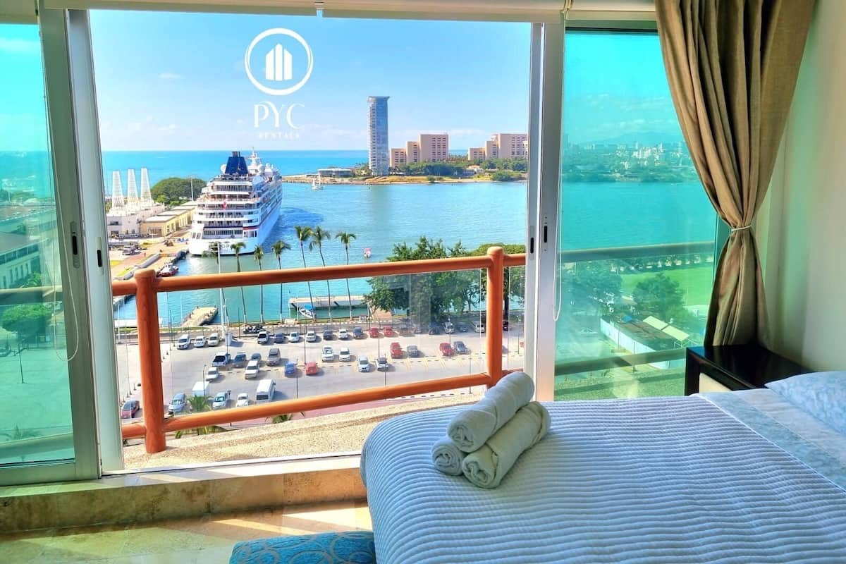 Traditional Apartment | Egyptian cotton sheets, premium bedding, pillowtop beds