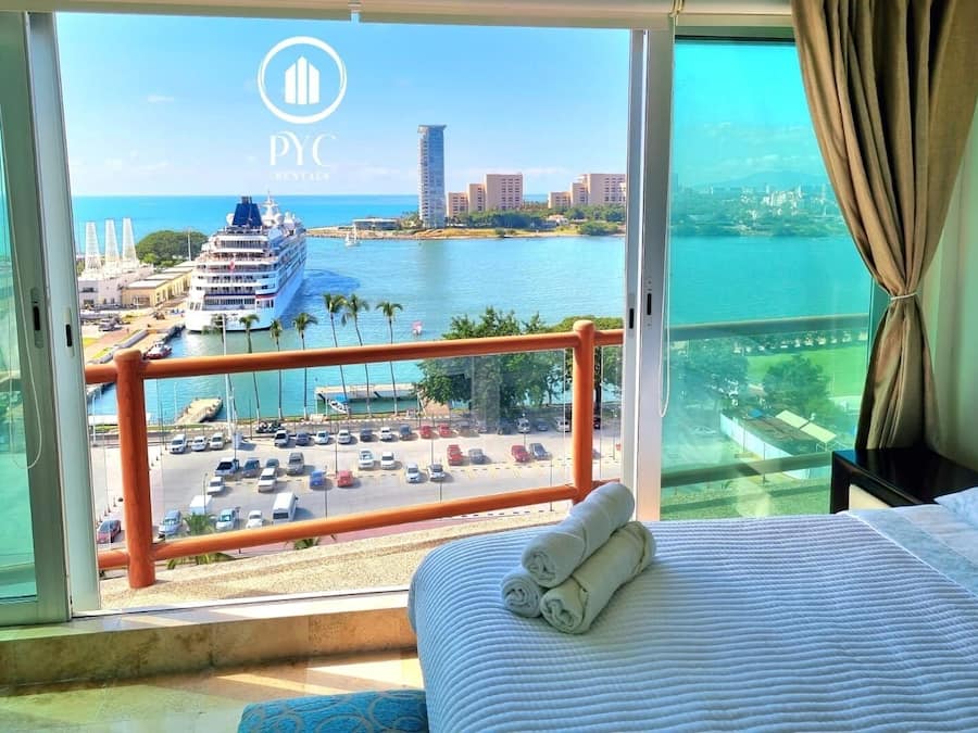 Traditional Apartment | Egyptian cotton sheets, premium bedding, pillowtop beds