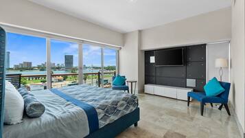 Deluxe Apartment | Egyptian cotton sheets, premium bedding, pillow-top beds