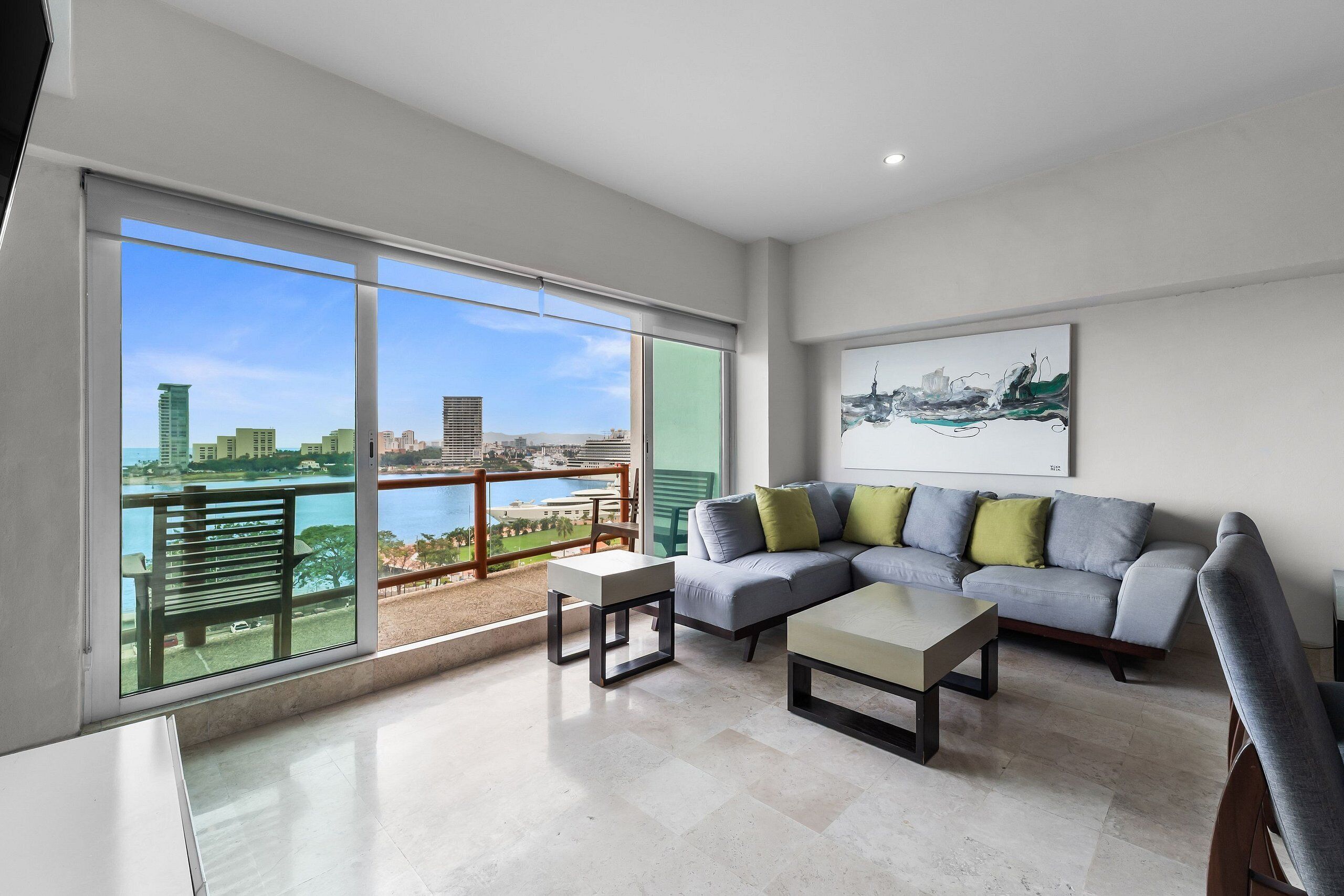 Smart TV de 65 pulgadas con canales por cable y oficina 