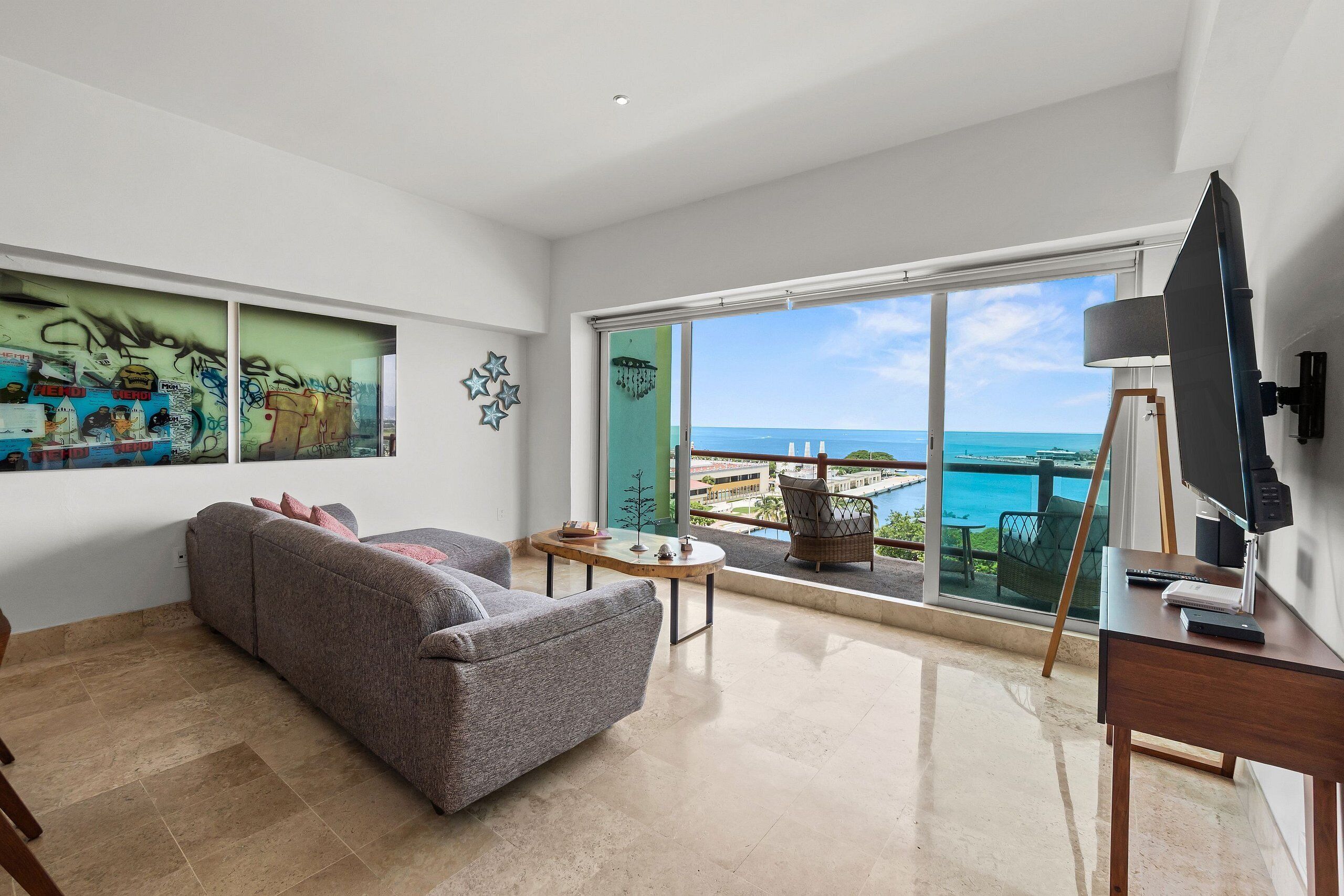 Smart TV 65 pulgadas con canales de televisión por cable, oficina