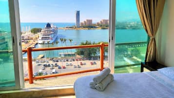 Apartment | Egyptian cotton sheets, premium bedding, pillowtop beds