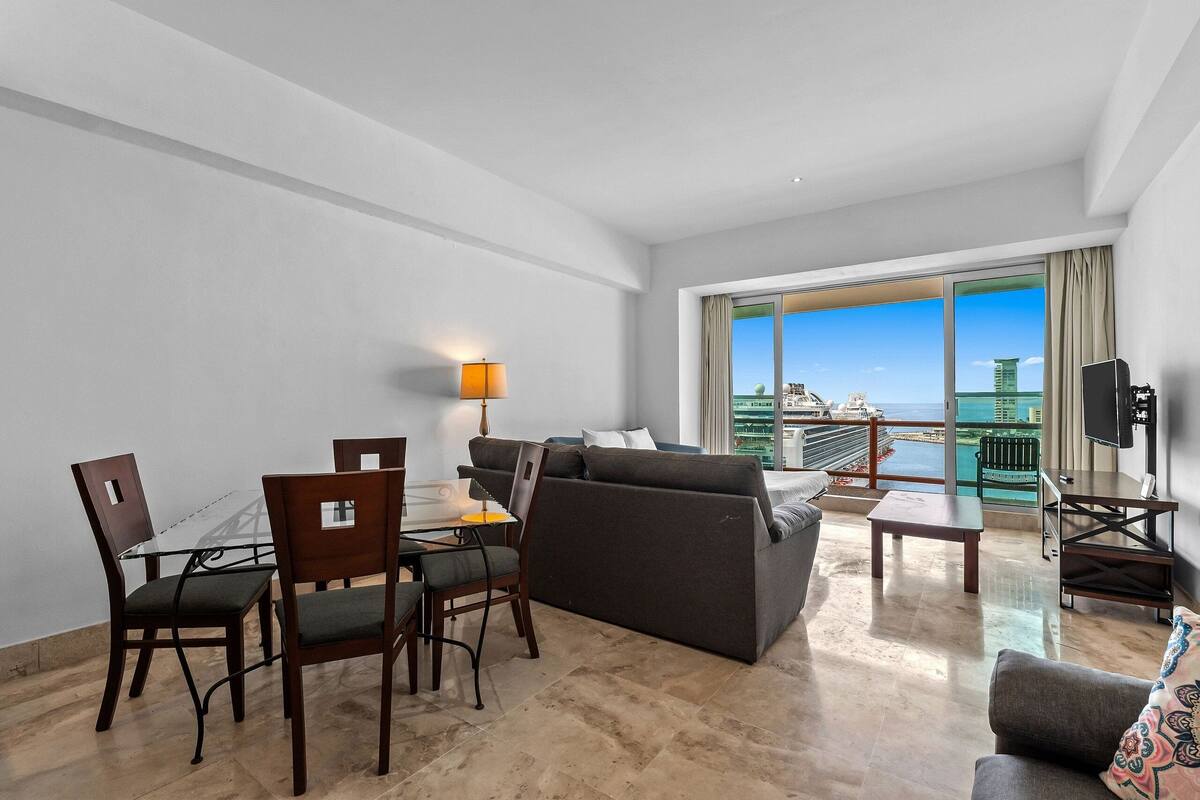 浪漫公寓 | 客廳 | 65 吋智能電視連有線電視頻道、 辦公室