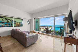 65–tuumainen äly-TV, jossa kaapelikanavat