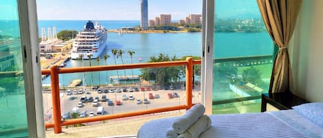 Apartment | Egyptian cotton sheets, premium bedding, pillow-top beds