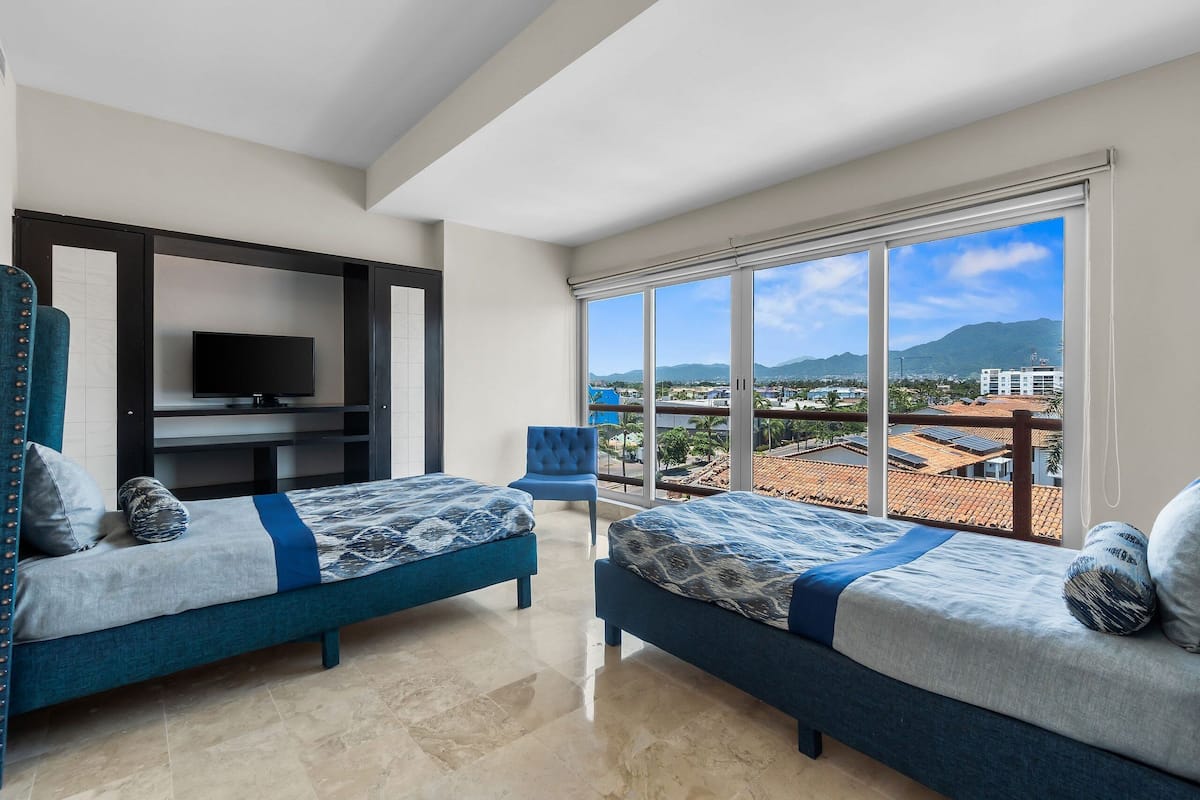 Egyptian cotton sheets, premium bedding, pillowtop beds