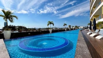 Deluxe Apartment | Pool | Outdoor pool