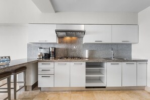 Full-sized fridge, microwave, stovetop, espresso maker - Deck12 Casino and Resort by Monyxbnb (Puerto Vallarta)