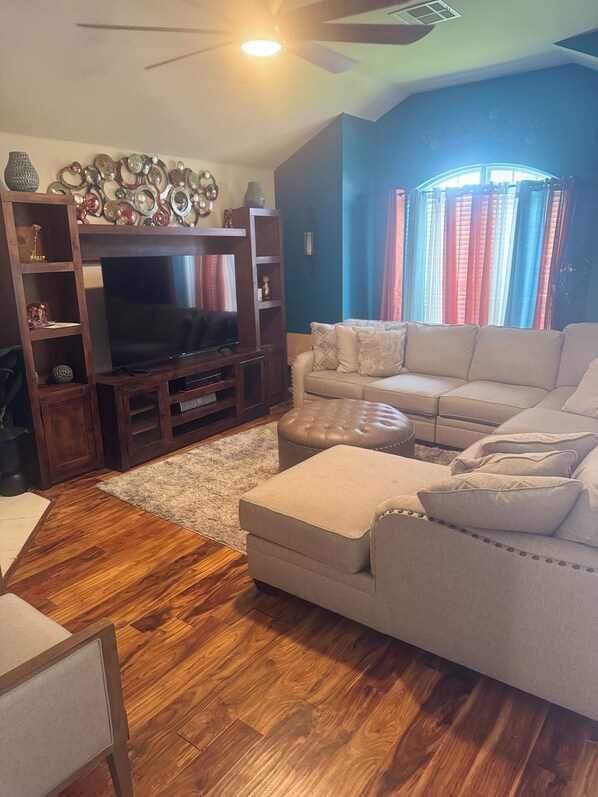 Smart TV, fireplace