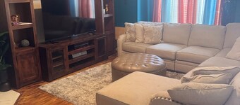 Charming 3-bedroom house with AC, WiFi in delightful Midwest City