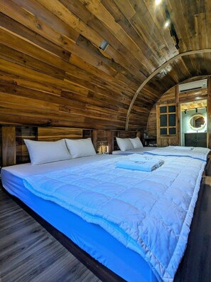 Laptop workspace, free WiFi - Coto Village Resort (Co To)