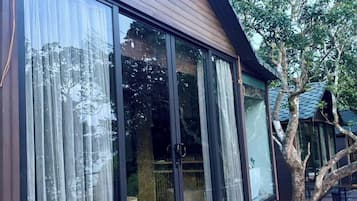 Suite estudio ejecutiva, vistas a la playa | Espacio para trabajar con un portátil y wifi gratis