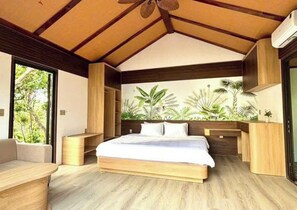 Executive Studio Suite, Beach View | Laptop workspace, free WiFi - Coto Village Resort (Co To)