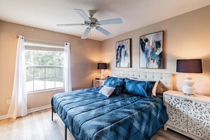 3 slaapkamers, een strijkplank/strijkijzer, internet