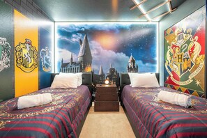 5 bedrooms, iron/ironing board, WiFi, bed sheets