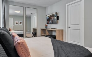 4 bedrooms, iron/ironing board, internet, bed sheets