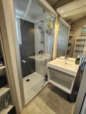 Dusche, Seife, Toilettenpapier