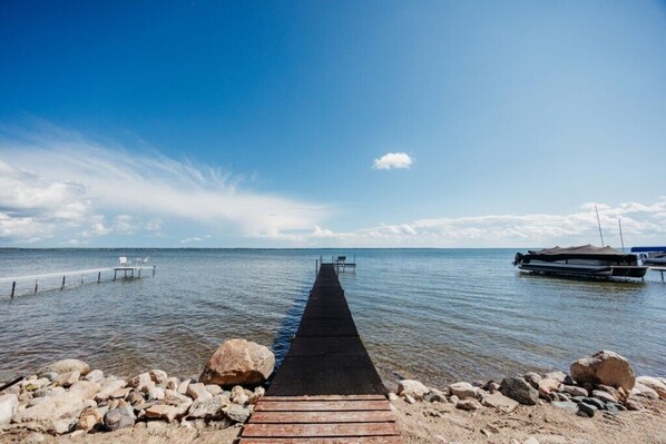 På stranden