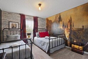 5 bedrooms, iron/ironing board, internet