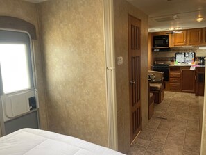 1 bedroom, bed sheets