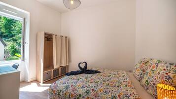 2 bedrooms, iron/ironing board, WiFi, bed sheets