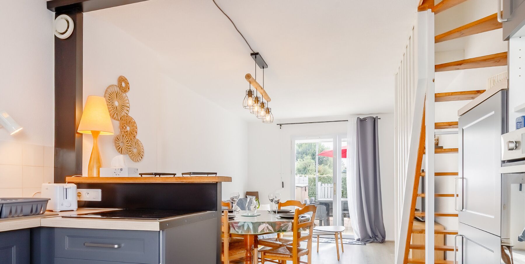 Kylskåp, mikrovågsugn, ugn och spishäll