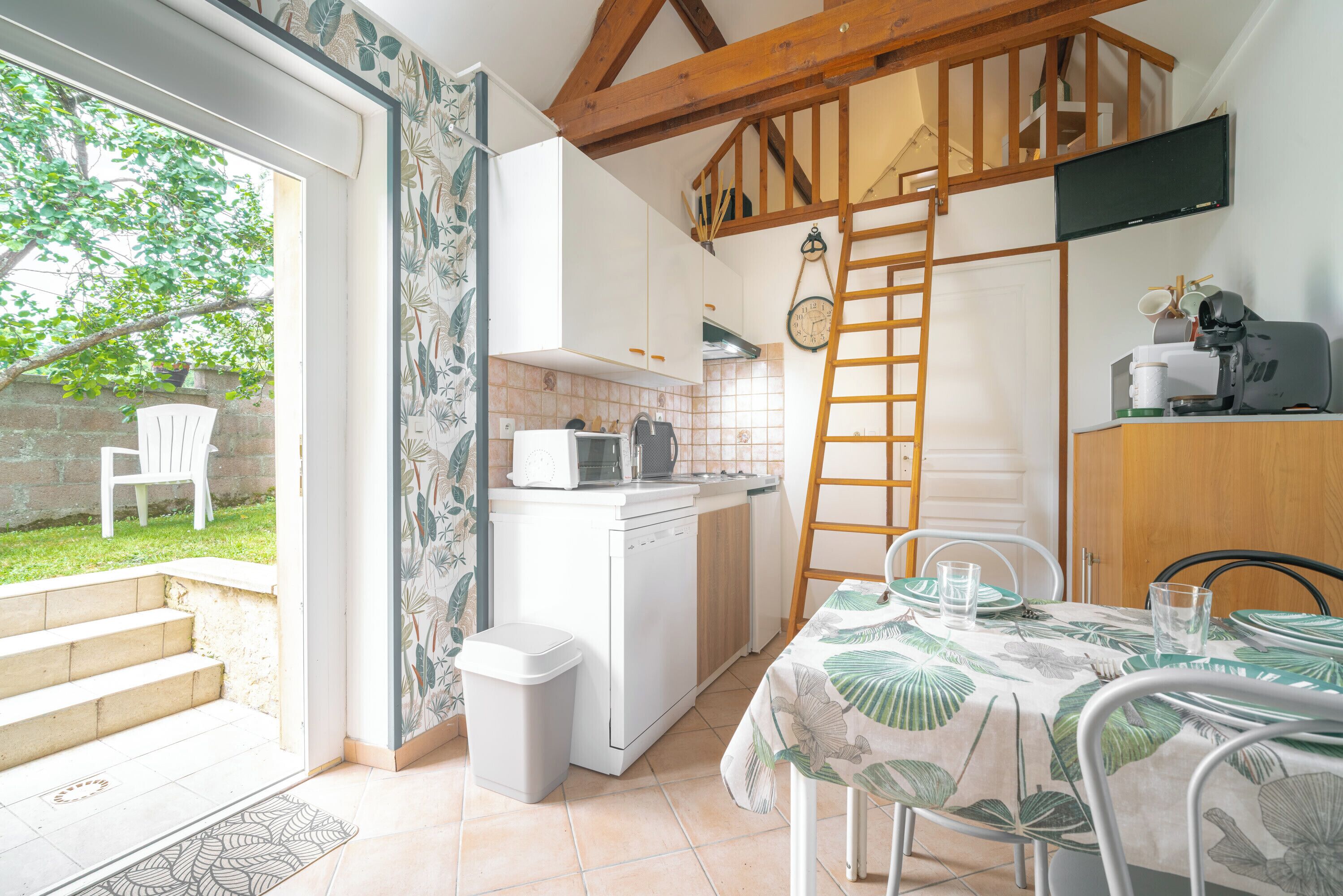 Kjøleskap, mikrobølgeovn, ovn og oppvaskmaskin