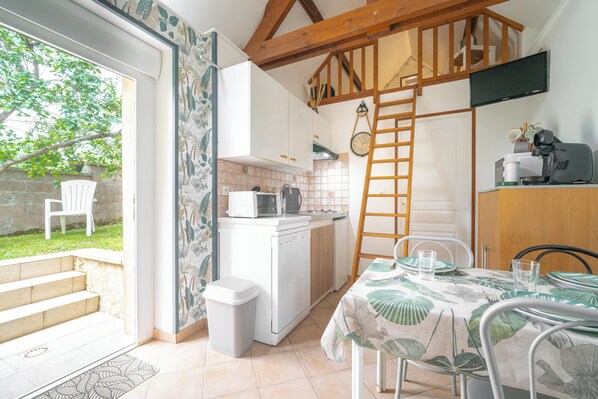 Fridge, microwave, oven, dishwasher