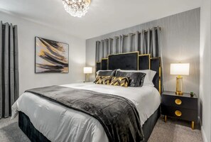 5 bedrooms, iron/ironing board, Internet, bed sheets - Storey Lake 5BR w/ Pool + Themed Rooms near Disney (Kissimmee)