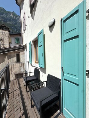 Property grounds - SWEET LIFE | SHORE HISTORICAL CENTER | 100 MT FROM THE LAKE | WITH GARAGE (Riva del Garda)