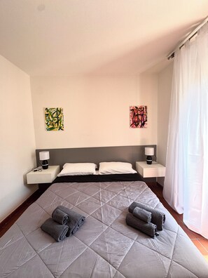 2 bedrooms, in-room safe, iron/ironing board, travel cot