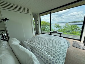 5 bedrooms, free WiFi, bed sheets - Lakefront 5 Bedroom + 5 bathroom Cottage w/ Boat on Miller Island Muskoka (Gravenhurst)
