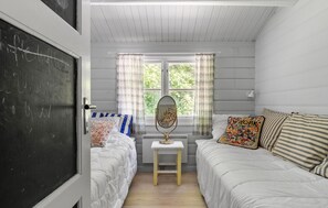 3 bedrooms, iron/ironing board, free WiFi