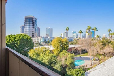 Chic & Stylish Midtown PHX Condo Retreat - Stunning Views & Light Rail Access