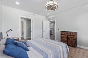 1 habitación, tabla de planchar con plancha, wifi y ropa de cama