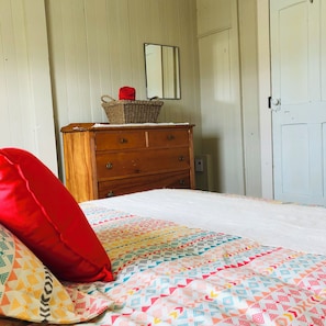 3 bedrooms, WiFi (free), bed sheets